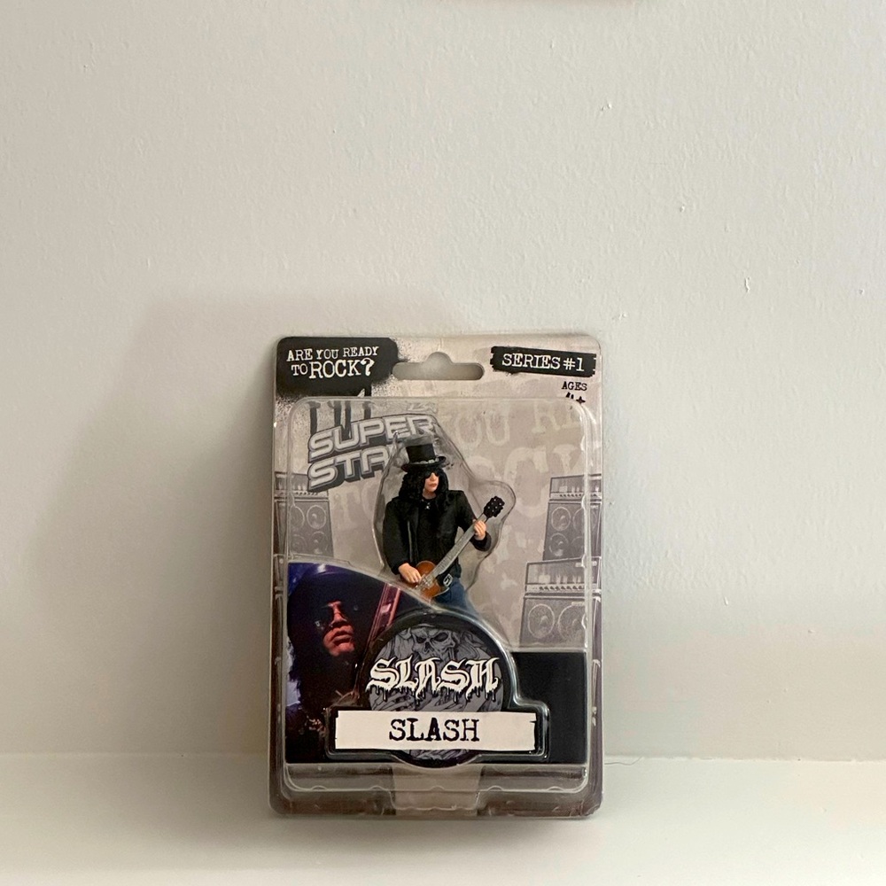 Iconic, collectible Slash figurine for the hardcore collector